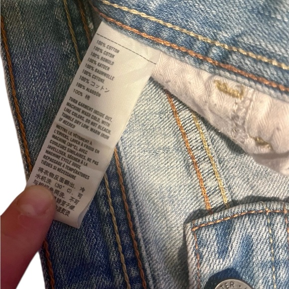 Hollister Women's Light Wash Low-Rise Distressed Jean Shorts - Picture 3 of 7